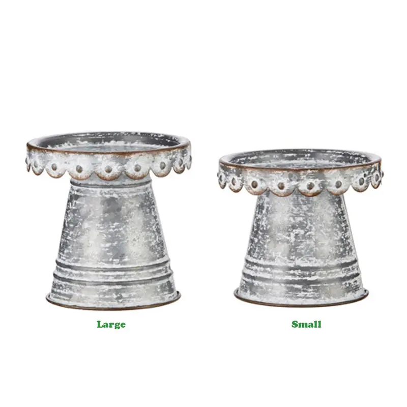 RAZ, Scalloped Pedestal